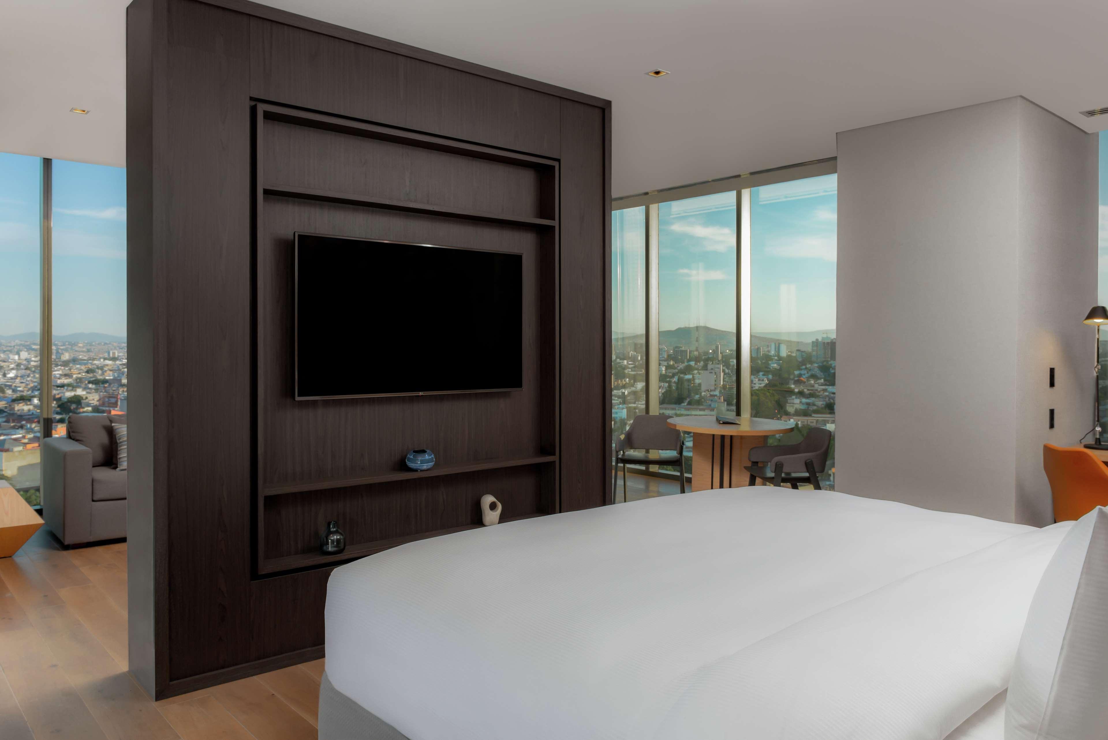 Hilton Guadalajara Midtown Hotel Екстериор снимка
