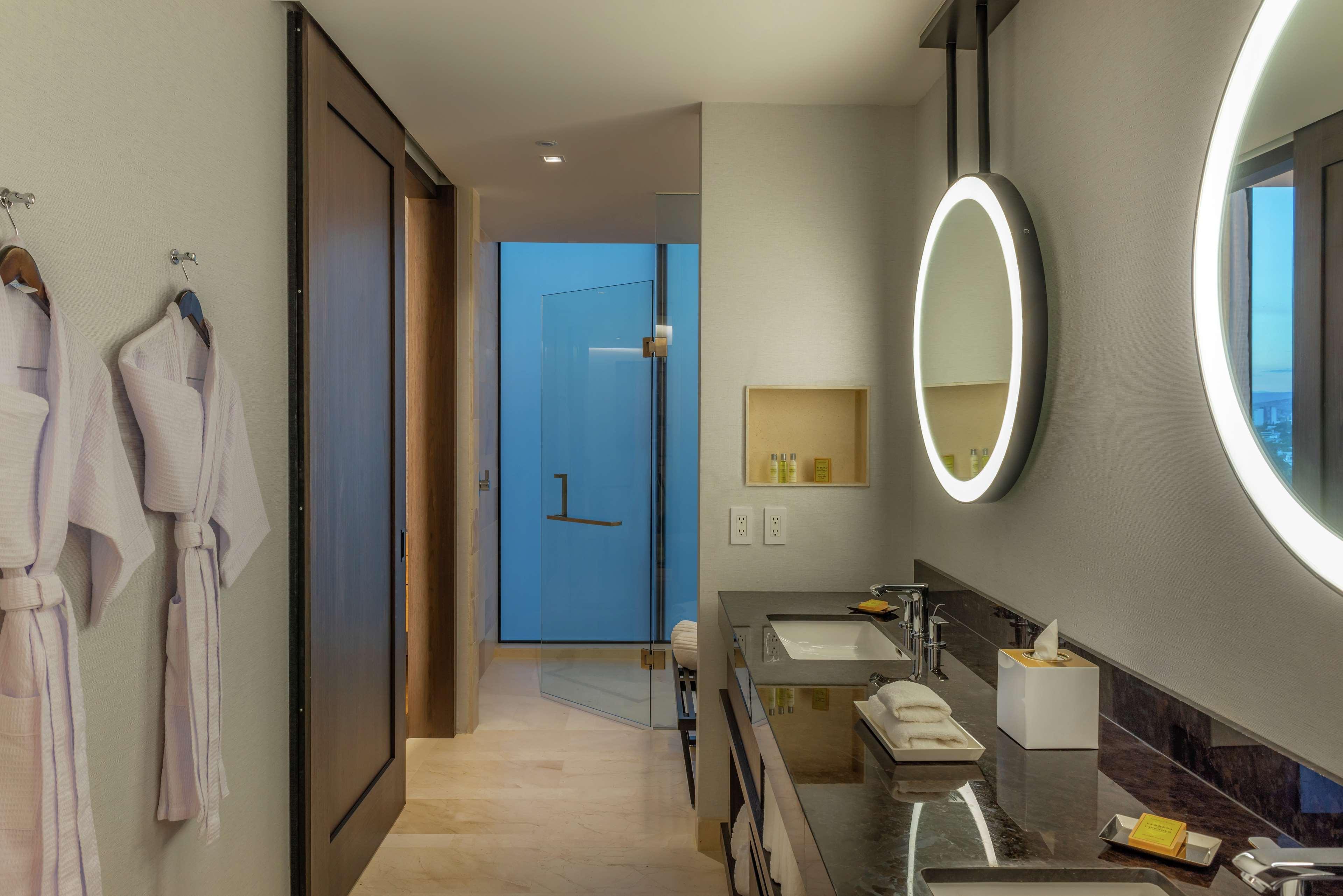 Hilton Guadalajara Midtown Hotel Екстериор снимка