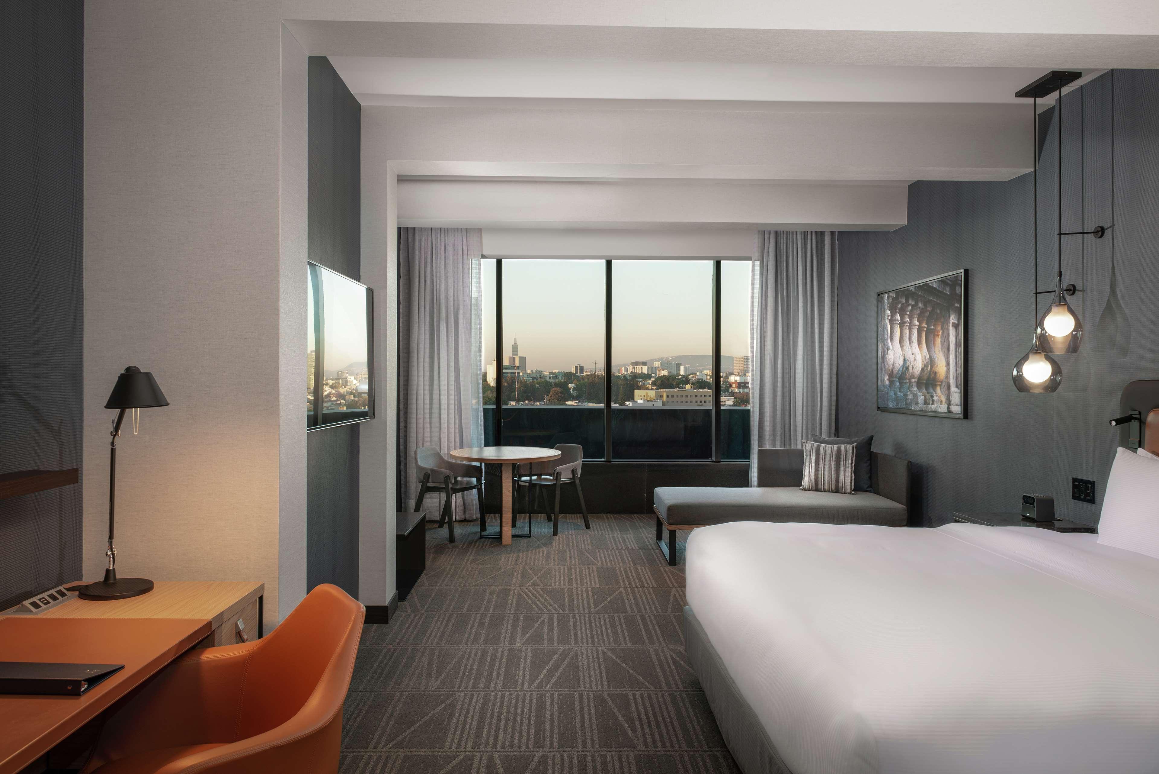 Hilton Guadalajara Midtown Hotel Екстериор снимка