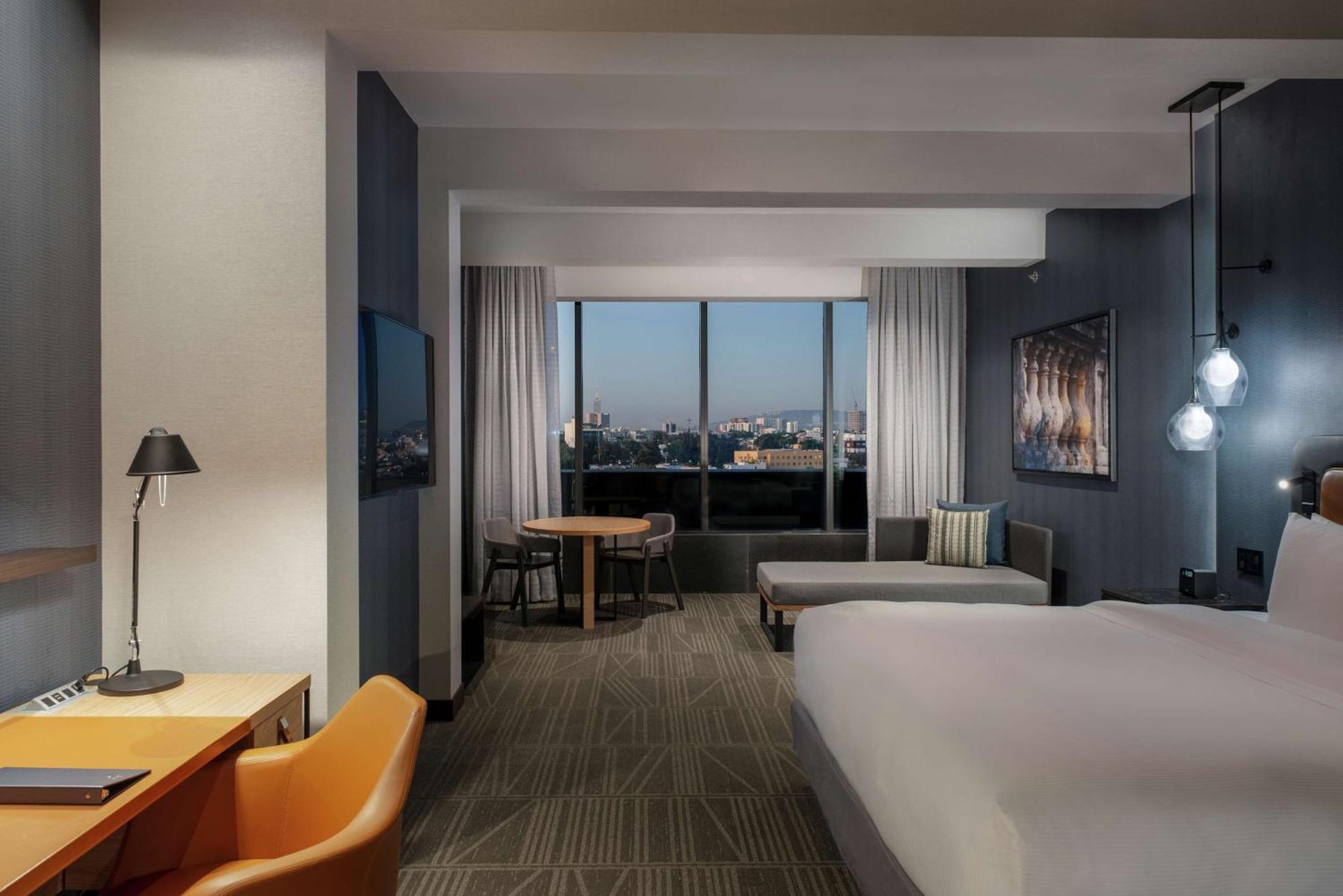 Hilton Guadalajara Midtown Hotel Екстериор снимка
